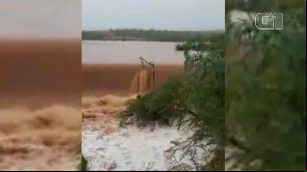 Barragem transbordou após forte chuva em Jacobina do Piauí(Imagem:Reprodução)
