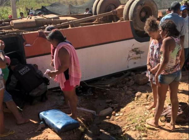 Acidente com ônibus em ladeira deixa 20 feridos em Uruçuí.(Imagem:florianonews.piauiconectado.com)