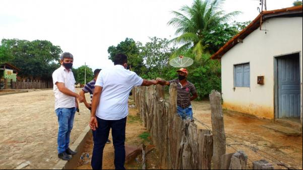 Prefeito Joel visita obras de calçamento na comunidade Bom Sucesso(Imagem:SECOM)