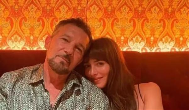 Antonio Banderas e Dakota Johnson(Imagem:Instagram)