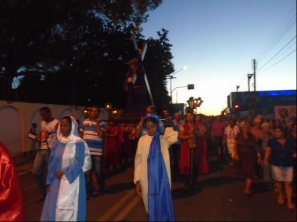 Fiéis participam da procissão de Bom Jesus dos os em Floriano.(Imagem:FlorianoNews)