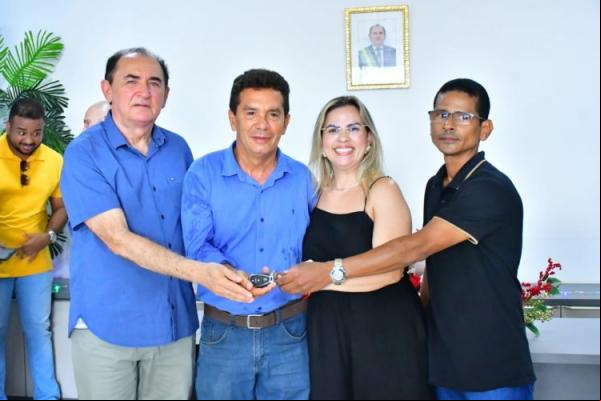 Assistência Social de Floriano recebe veículo 0 km para reforço das atividades(Imagem:Secom)