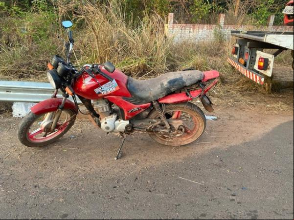 Motociclistas foi conduzido para o Hospital de Urgência de Teresina (HUT), mas não resistiu aos ferimentos e morreu.(Imagem:Divulgação PRF)