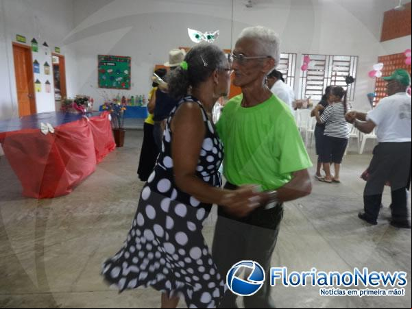 Homenagem às mulheres reúne idosas do grupo AMI no CRAS II.(Imagem:FlorianoNews)