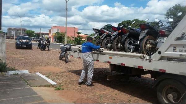 PRF executa fiscalização com motociclistas policiais visando a segurança em Pedro II.(Imagem:NUCOM / PRF / PI)