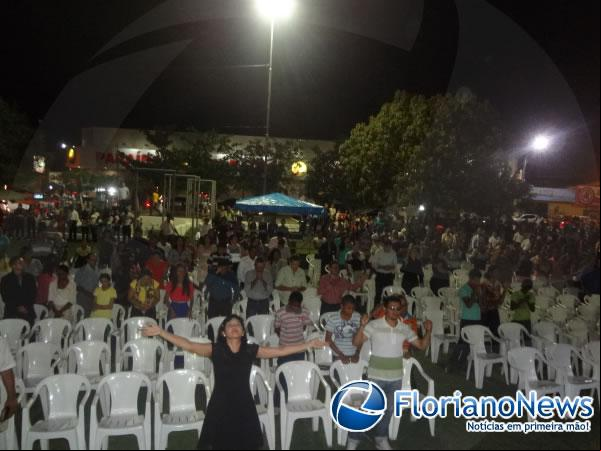 Show gospel encerra Dia da Bíblia em Floriano.(Imagem:FlorianoNews)