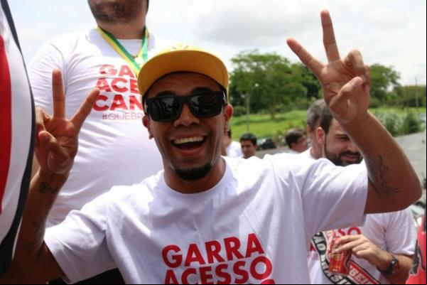 Gilmak comemorou com o Botafogo-SP o título da Série D de 2015 sobre o River-PI.(Imagem:Rogério Moroti/Ag. Botafogo)