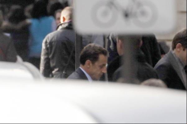Nicolas Sarkozy chega à clinica Muette, em Paris.(Imagem:Reuters)