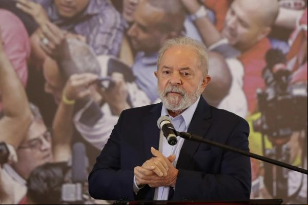 Juiz de Curitiba mantém bloqueio de bens de Lula em processos até que Fachin se manifeste(Imagem:Andre Penner)
