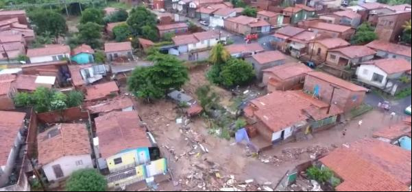 Em 2019, enchente arrasou casas no Parque Rodoviário, na Zona Sul de Teresina.(Imagem:TV Clube)