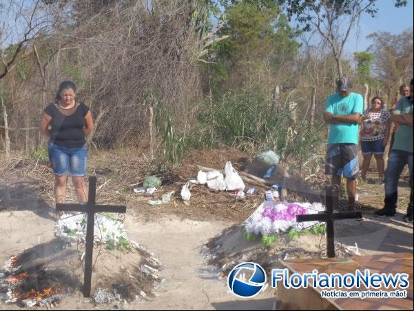 Visita ao Túmulo(Imagem:FlorianoNews)