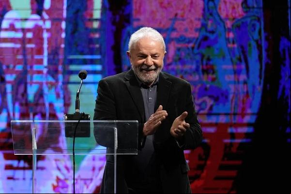 Lula discursou em SP após resultado do 1º turno.(Imagem:Andre Penner/AP )