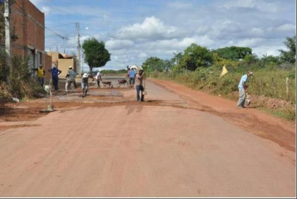 Operação Tapa-Buraco recupera Avenida que dá o ao bairro Nossa Senhora da Guia.(Imagem:SECOM)