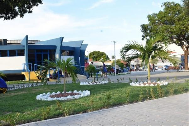 Reestruturação da Praça Coronel Borges é entregue à população em clima de festa.(Imagem:Secom)