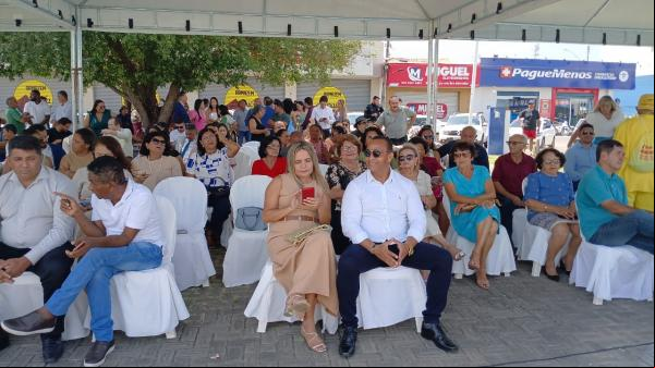Floriano dá início ao novo ciclo istrativo com posse do prefeito, vice e vereadores(Imagem:FlorianoNews)