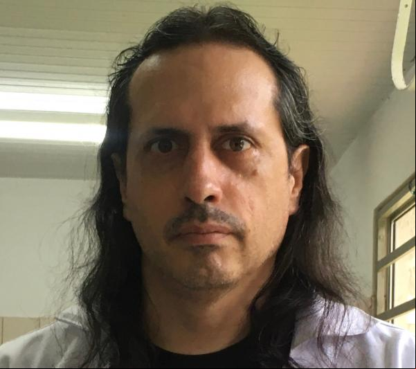 Professor Juan Cisneiros (Imagem:Paula Pedrosa)