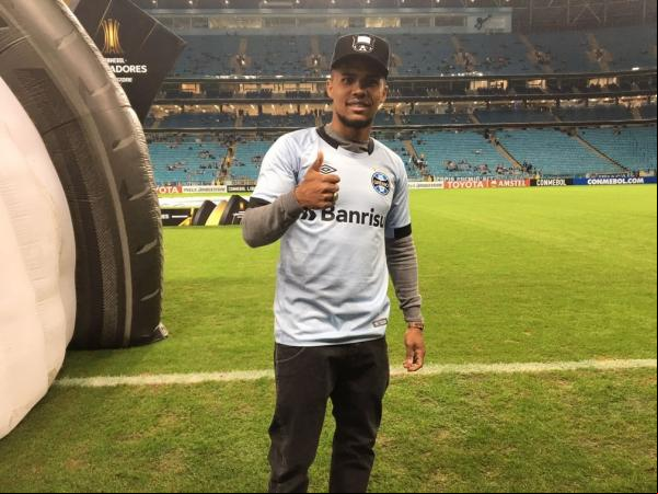 Douglas Costa na Arena do Grêmio.(Imagem:Grêmio / Divulgação)