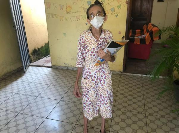 Dona Calu resolveu começar a estudar aos 71 anos em Teresina.(Imagem:Layza Mourão/g1 PI )