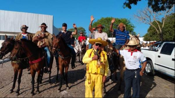 Vaqueiros participam de tradicional cavalgada nos festejos de São Pedro de Alcântara.(Imagem:FlorianoNews)