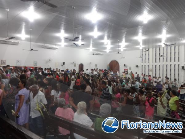 Procissões e missas marcaram o Domingo de Ramos em Floriano.(Imagem:FlorianoNews)