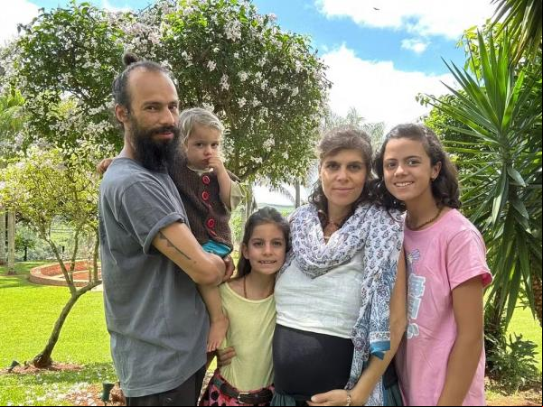Mariana Maffeis com marido e filhos.(Imagem:Arquivo pessoal)