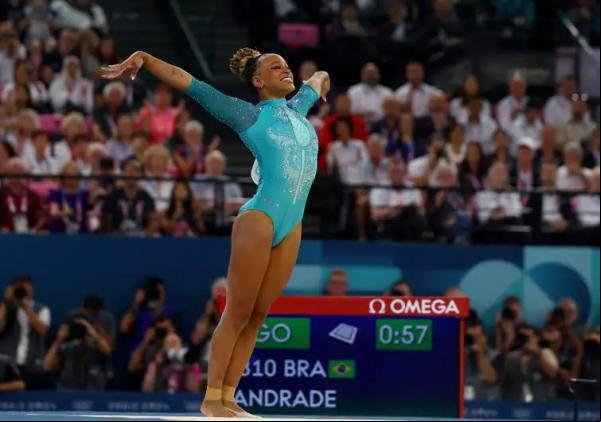 Paris 2024 entrou para a história de Rebeca Andrade, que se tornou a maior medalhista olímpica do Brasil, com um total de seis pódios.(Imagem:REUTERS/Hannah Mckay/Direitos Reservados)