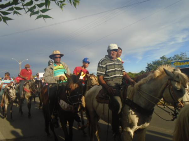 Tradicional cavalgada reúne cavaleiros e amazonas em Floriano.(Imagem:FlorianoNews)