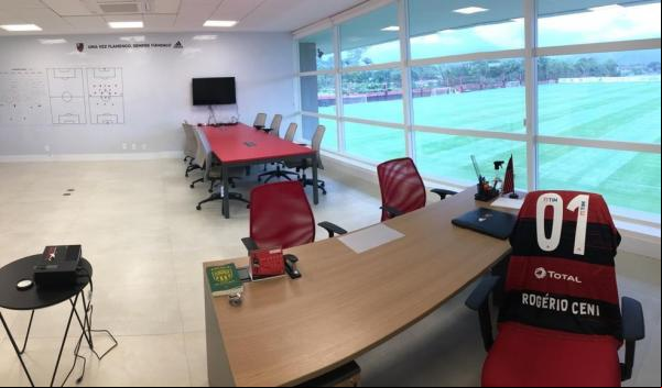 A sala do técnico Rogério Ceni no Ninho.(Imagem:Twitter Flamengo)