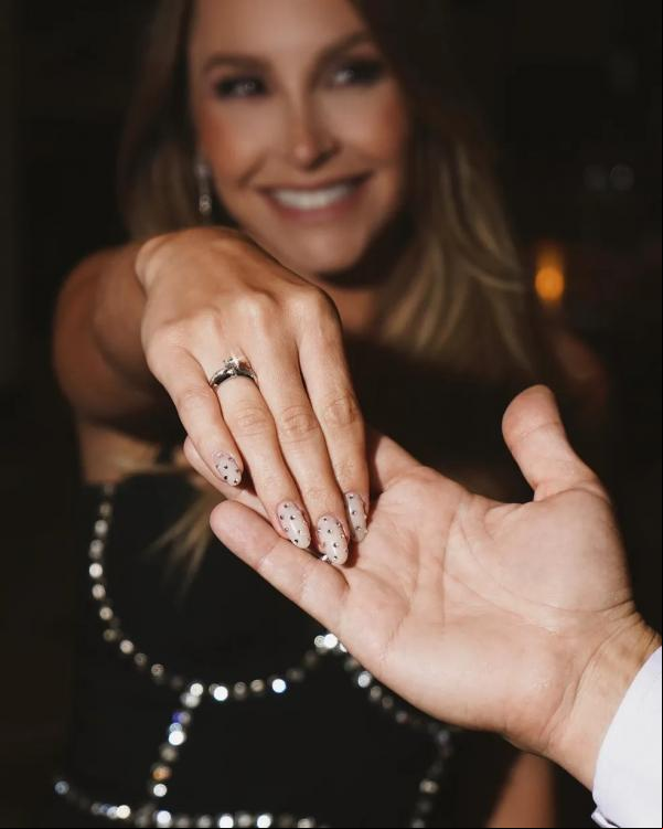 Carla Díaz e Felipe Becari ficam noivos.(Imagem:Reprodução/Instagram )