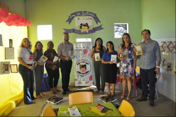 Escolas de Floriano recebem geladeiras literárias do projeto Fome de Leitura.(Imagem:SECOM)