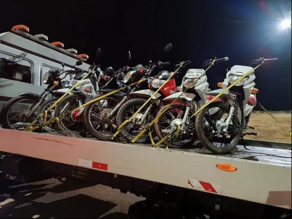 Motos em condições irregulares apreendidas pelo 27º BPM, em Parnaíba.(Imagem:Reprodução)