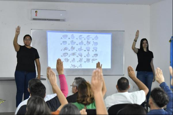 Secretaria de Educação lança curso de Libras para promover inclusão e ibilidade.(Imagem:Divulgação)