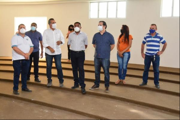 Prefeito Joel visita obra de reforma do Mercado do Cruzeiro(Imagem:SECOM)