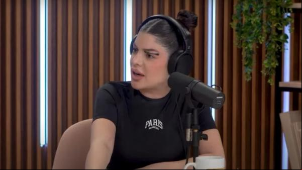 Na sequência, a influenciadora explicou que é heterossexual, embora já tenha trocado selinhos com mulheres em um de seus aniversários. Tudo pelo calor do momento, segundo Gkay. ?Go(Imagem:Reprodução)