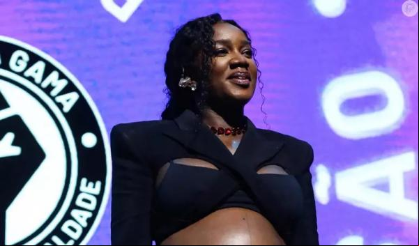 Grávida, Iza viu a plateia vaiar e xingar Yuri Lima, por quem foi traída.(Imagem:AGNews/Purepeople)