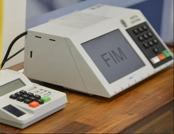 Para votar, o eleitor deverá levar um documento oficial com foto e o título de eleitor.(Imagem:José Cruz/Arquivo/Agência Brasil)