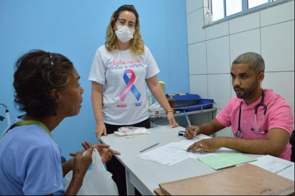 Atendimento em alusão ao Outubro Rosa(Imagem:Equipe da Unidade Móvel de Saúde)