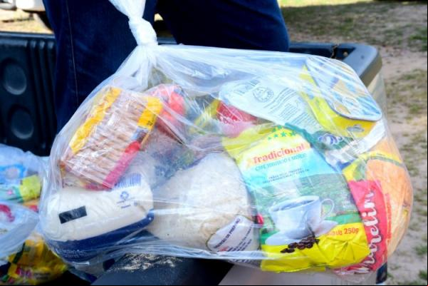 Prefeitura de Floriano inicia entrega de cestas básicas da Semana Santa(Imagem:Secom)