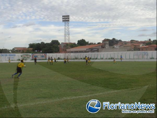 Jogo Solidário arrecada 100 kg de alimentos em prol da APAE de Floriano.(Imagem:FlorianoNews)