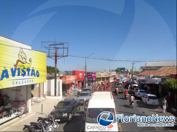 Cajueiro Motos comemora Dia do Motociclista com moto eio em Floriano. (Imagem:FlorianoNews)