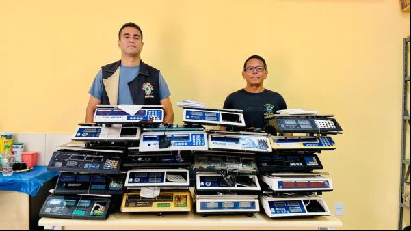 As balanças apreendidas estavam sem o modelo de aprovação do Inmetro. Ao todo, mais de 150 estabelecimentos comerciais e feiras livres foram vistoriados.(Imagem:Divulgação)