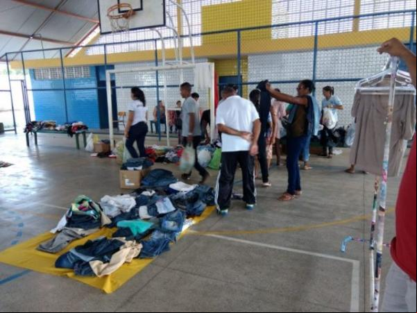 Curso de istração de Floriano realiza ação de natal com distribuição de alimentos e roupas.(Imagem:UESPI)