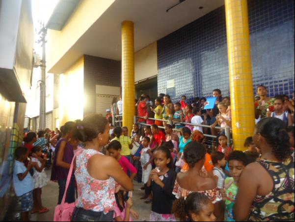 Mais de 400 crianças beneficiadas pela campanha Papai Noel dos Correios.(Imagem:FlorianoNews)
