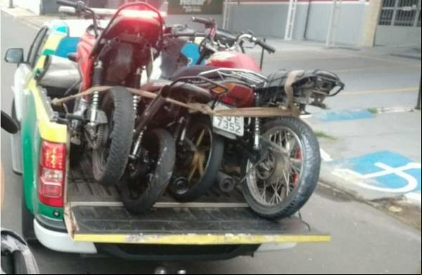 Motociclistas fazem