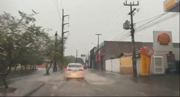 A segunda começou com chuva na capital piauiense.(Imagem:Reprodução)