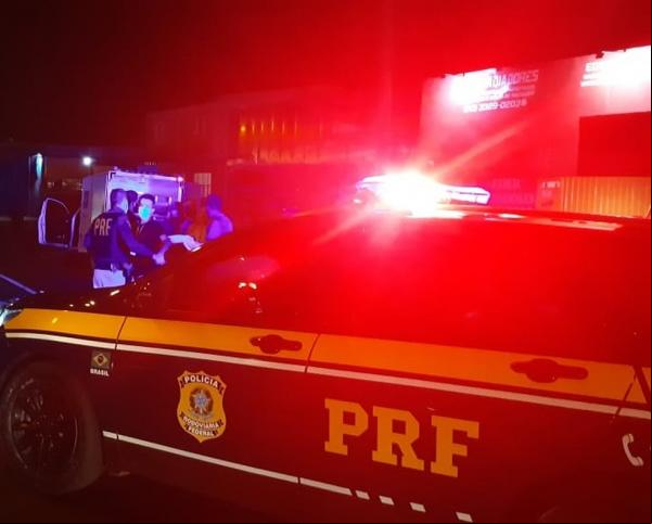 Motociclista morre após colidir com veículo estacionado na BR-343, no Norte do Piauí(Imagem:PRF)