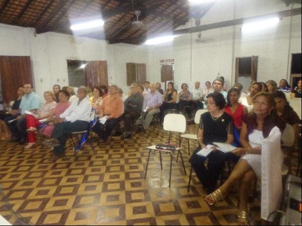 Escritora florianense lançou livro na Academia de Letras e Belas Artes de Floriano.(Imagem:FlorianoNews)