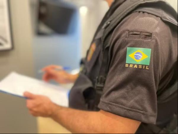 PF prende homem que se ava por garota para obter fotos de meninas nuas em Parnaíba.(Imagem:Divulgação/PF)