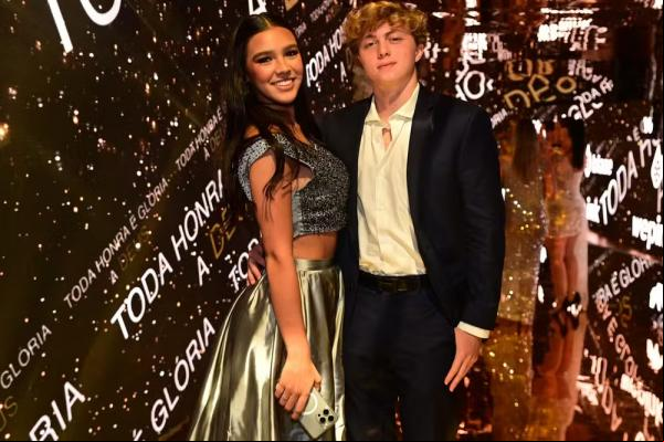 Benicio Huck com a namorada Duda (Imagem:Leo Franco/Agnews)