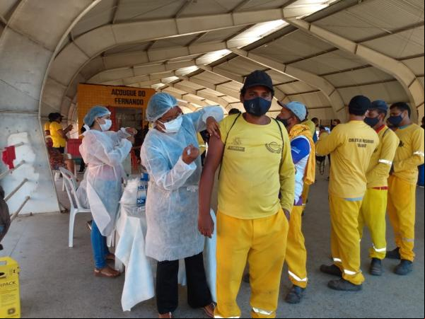 Profissionais da limpeza recebem homenagens pelo Dia do Gari(Imagem:FlorianoNews)